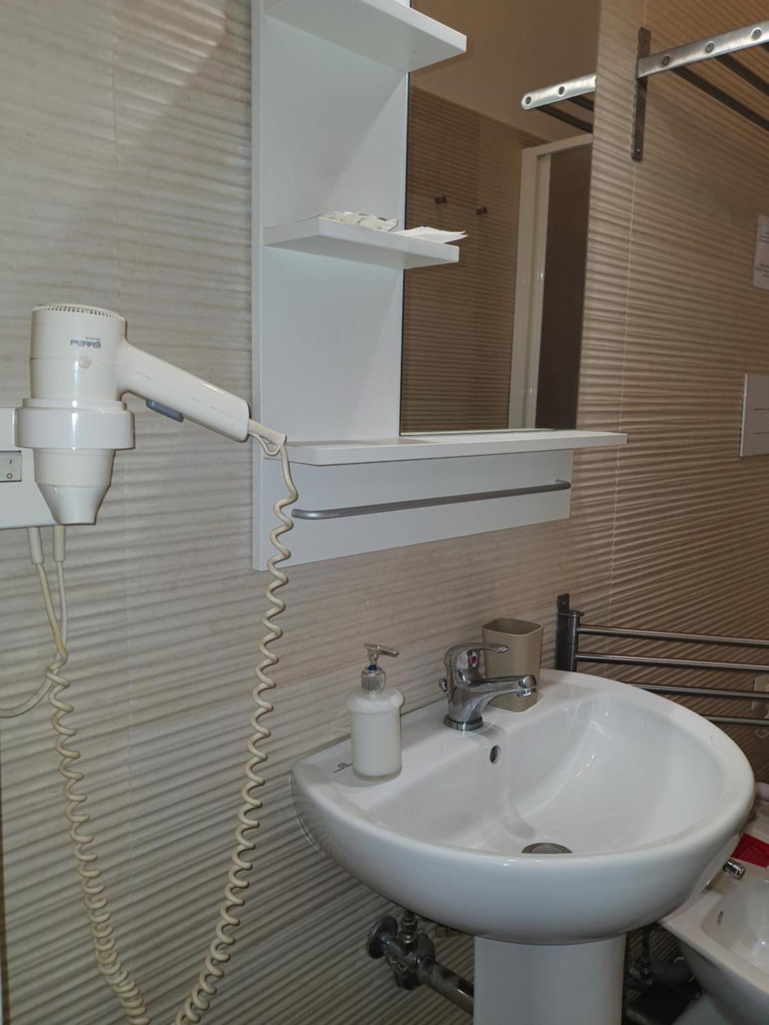 4Rooms Guest House Free Wi-Fi Salerno Kültér fotó