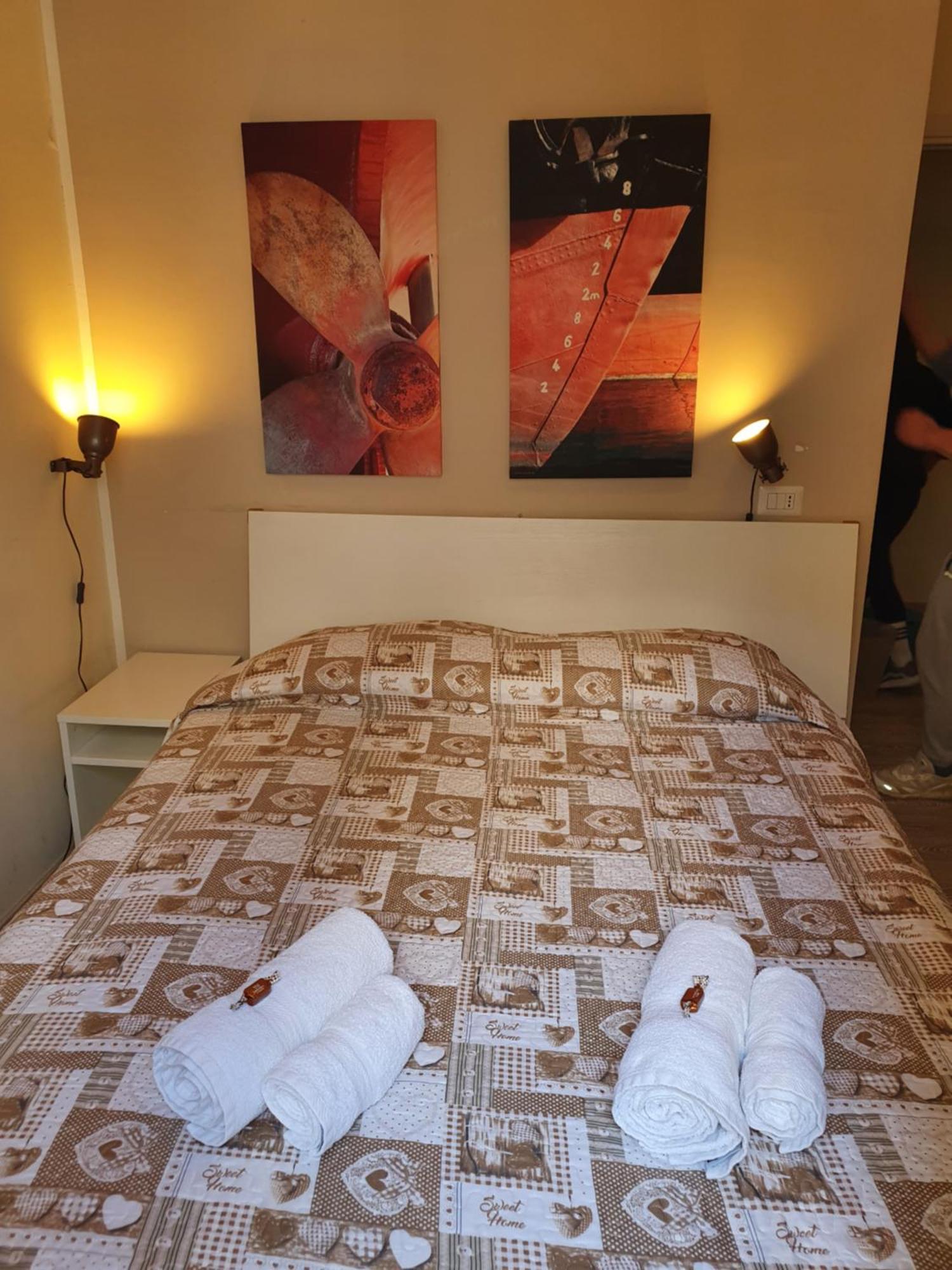 4Rooms Guest House Free Wi-Fi Salerno Kültér fotó
