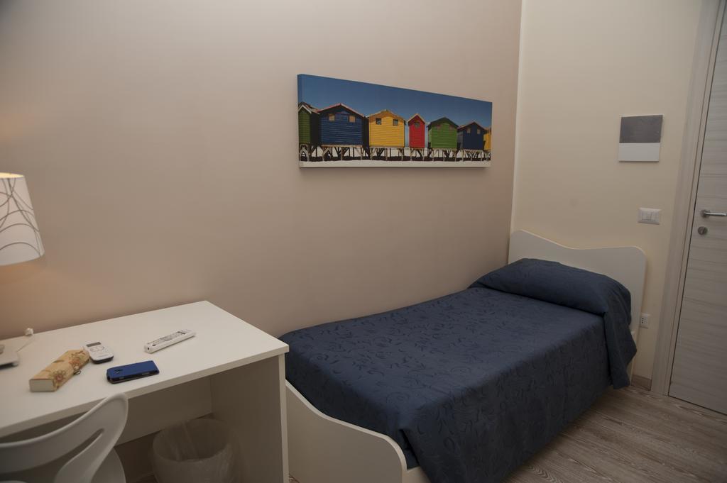 4Rooms Guest House Free Wi-Fi Salerno Szoba fotó