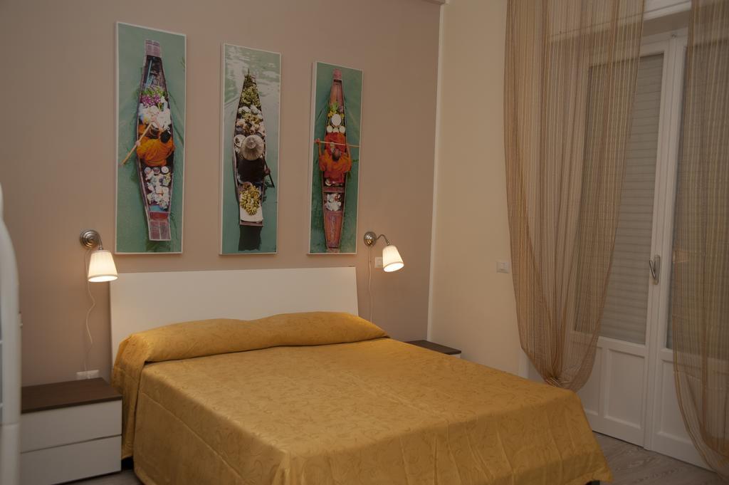 4Rooms Guest House Free Wi-Fi Salerno Szoba fotó